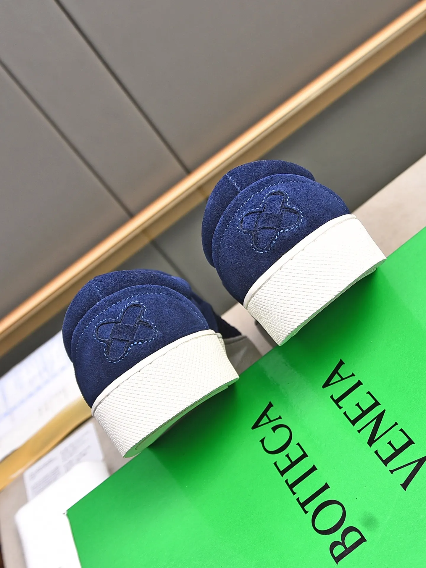 Men's shoes 💰460 [Sleeves series] BOTTEG* VENET* - high-end boutique Size: 38-44 (45 customized) BV new product, first-layer cowhide artificially woven classic style harmoniously blends with contemporary fashion temperament, rubber soles are light and flexible, water-dyed sheepskin pads! [Taobao, Tmall, and live streaming are the first choices]